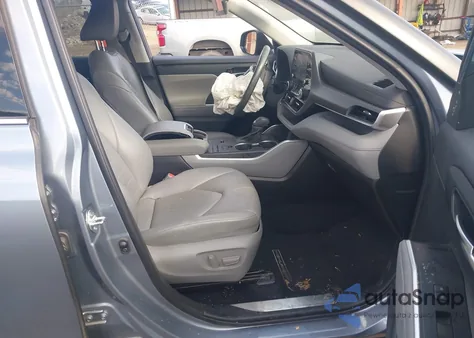 2022 Toyota Highlander Xle z USA, uszkodzony, nr VIN 5TDGZRAH2NS092326